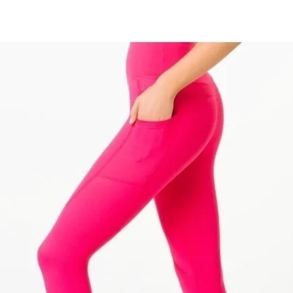 ZYIA Pants - Zyia active hot pink cropped capri pocketed leggings 6-8
